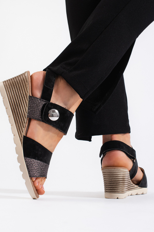 Bequeme Damensandalen mit kleinem... Bequeme Damensandalen mit kleinem...