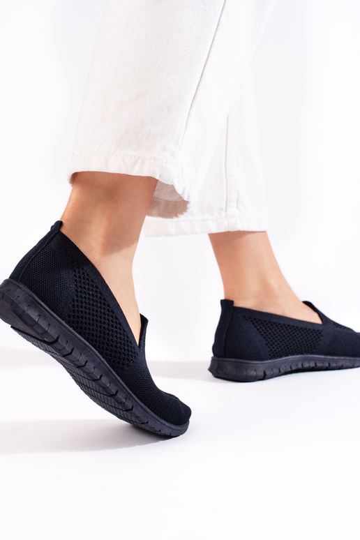 Blaue Slipper des Slip-On-Modells
