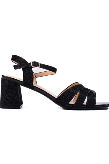 schwarze Sandalen