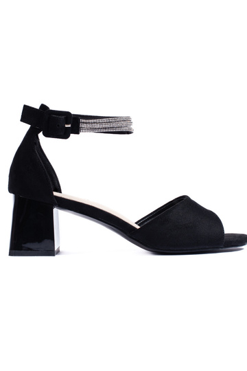 Sandalen in schwarzer Farbe