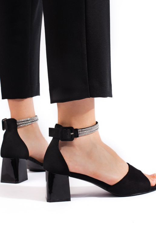 Sandalen in schwarzer Farbe Sandalen in schwarzer Farbe