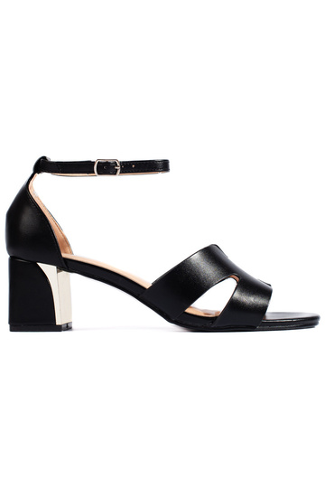 schwarze Sandalen