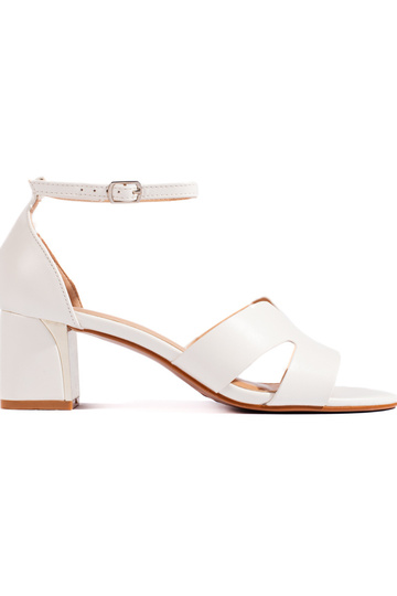 weiße Sandalen