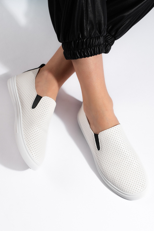 mit durchbrochenen Elementen, Slipper... mit durchbrochenen Elementen, Slipper...