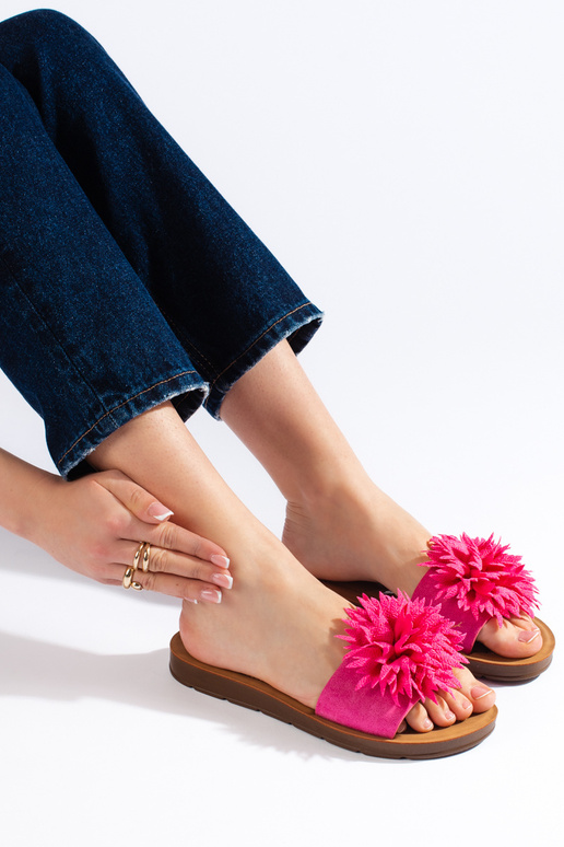 Fuchsiafarbene Damenhausschuhe mit Blume Fuchsiafarbene Damenhausschuhe mit Blume