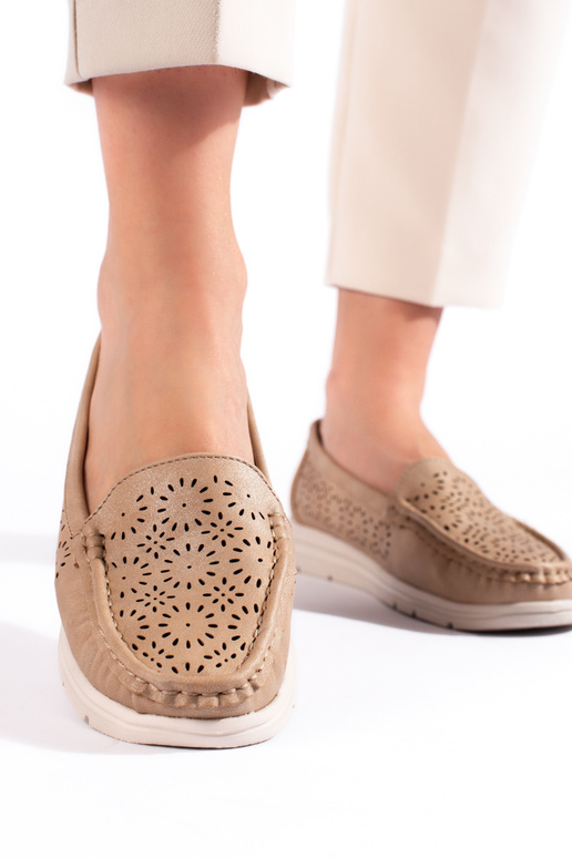 mit durchbrochenen Elementen,... mit durchbrochenen Elementen,...