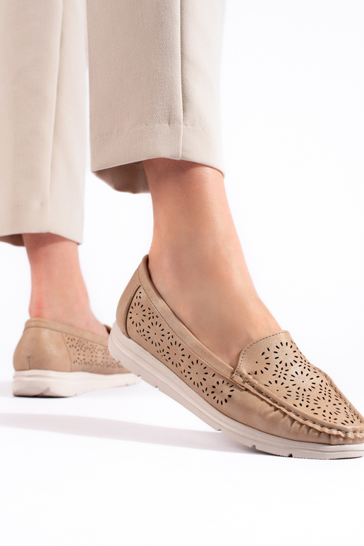 mit durchbrochenen Elementen,... mit durchbrochenen Elementen,...