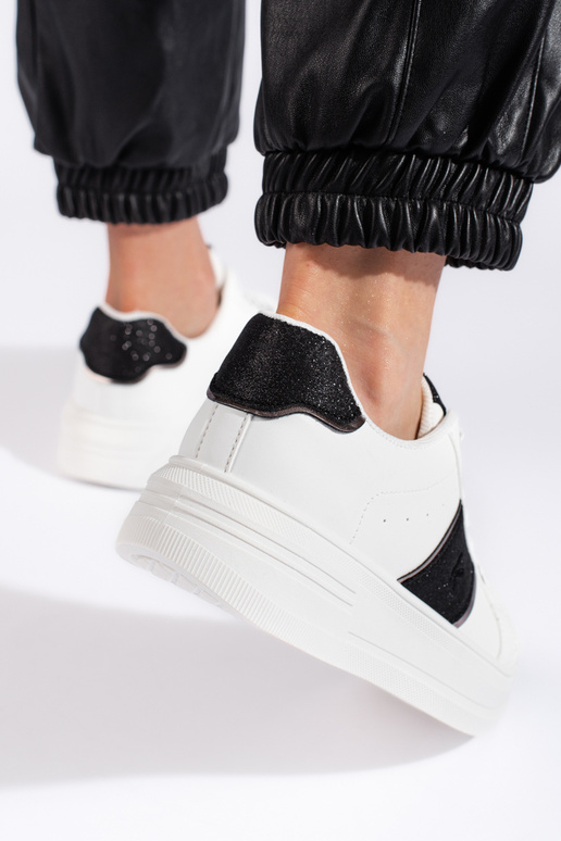 weiße Sneakers-Modellschuhe weiße Sneakers-Modellschuhe