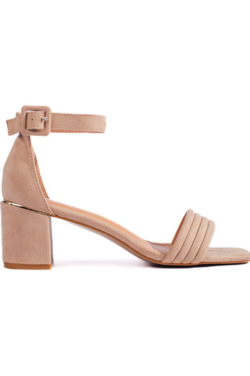 Beige Wildleder-Sandalen...