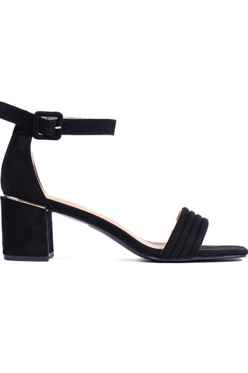 schwarze Wildledersandalen...