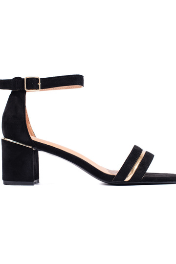 schwarze Wildledersandalen...
