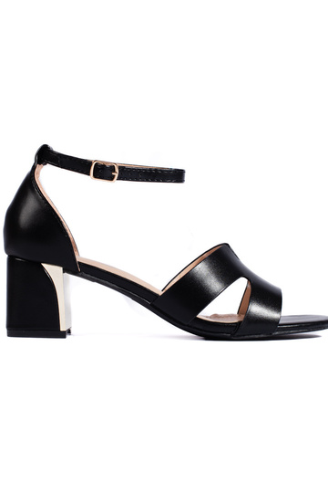 schwarze Sandalen