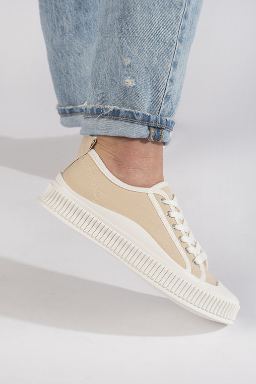 Beigefarbene Sneakers mit Plateau