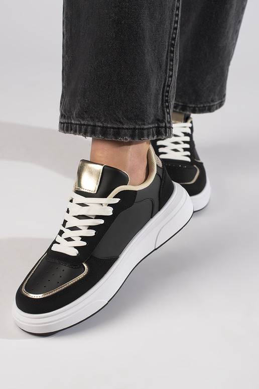 Damen-Freizeitschuhe in schwarzer Farbe Damen-Freizeitschuhe in schwarzer Farbe