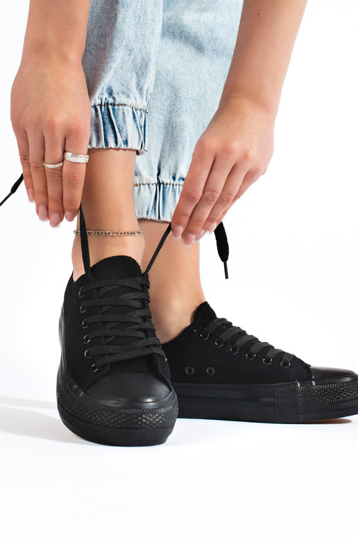 Schwarze klassische Damen-Sneakers... Schwarze klassische Damen-Sneakers...