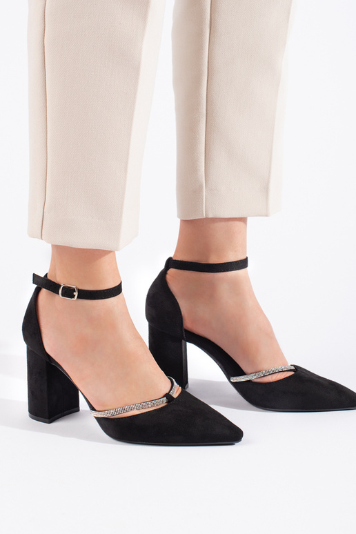 Schwarze Wildleder-High-Heels an der... Schwarze Wildleder-High-Heels an der...