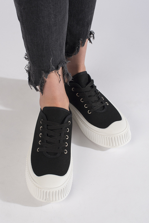 Schwarze Damen-Schuhe mit... Schwarze Damen-Schuhe mit...