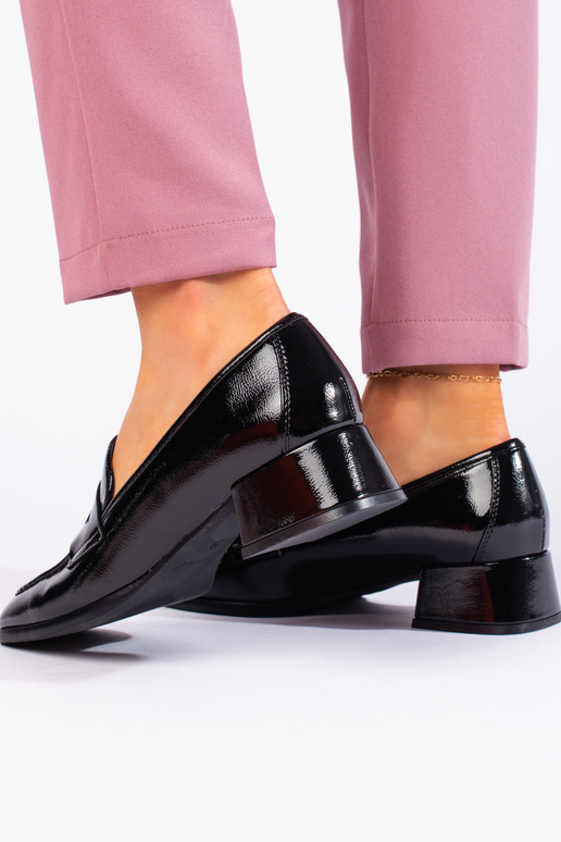 Mokassins mit Lackeffekt in Schwarz... Mokassins mit Lackeffekt in Schwarz...