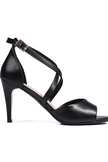 Sandalen mit dünnem Absatz...