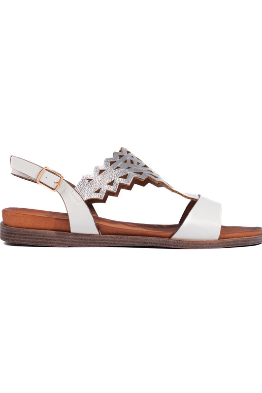 mit durchbrochenen Elementen in...