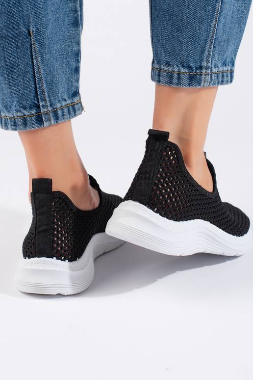 schwarze Sportschuhe mit... schwarze Sportschuhe mit...