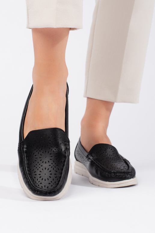 mit durchbrochenen Elementen,... mit durchbrochenen Elementen,...