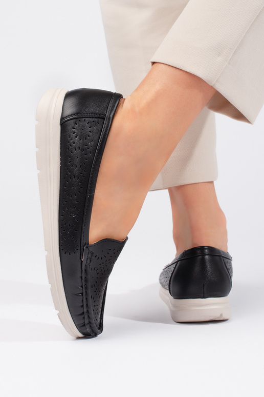 mit durchbrochenen Elementen,... mit durchbrochenen Elementen,...