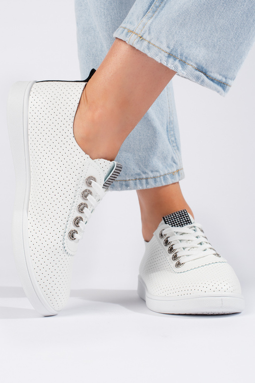 mit durchbrochenen Elementen, weiße... mit durchbrochenen Elementen, weiße...