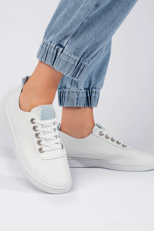 mit durchbrochenen Elementen, weiße... mit durchbrochenen Elementen, weiße...