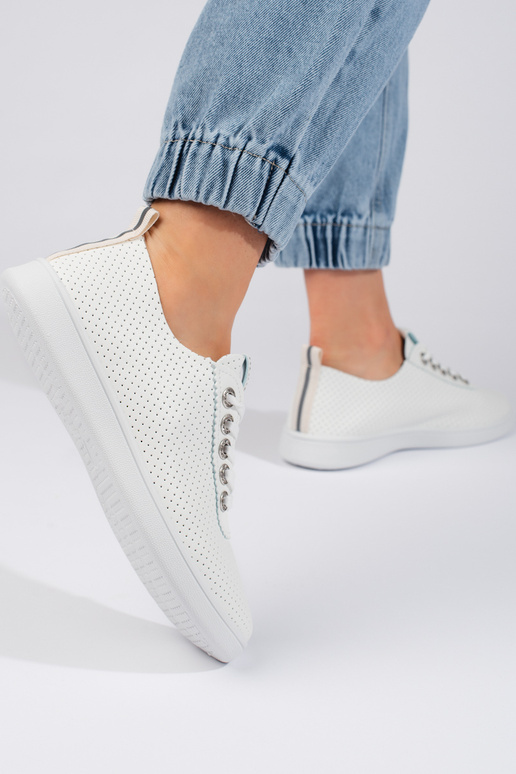 mit durchbrochenen Elementen, weiße... mit durchbrochenen Elementen, weiße...