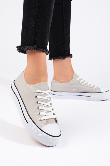 graue Schuhe 2