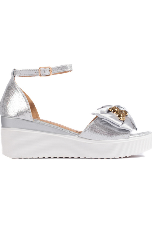 silberfarbene Sandalen mit Schnalle silberfarbene Sandalen mit Schnalle