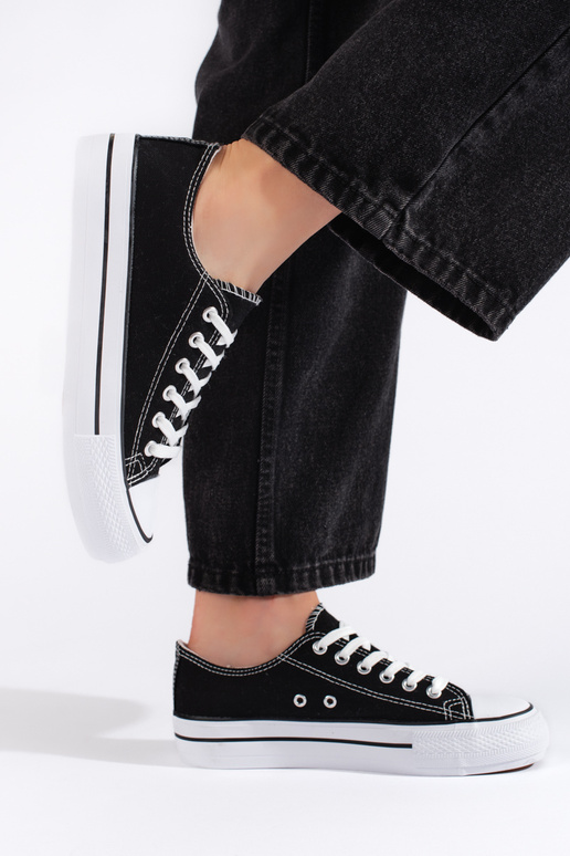 Klassisches Modell Damenschuhe in... Klassisches Modell Damenschuhe in...