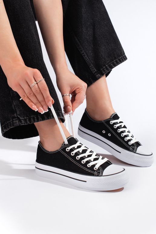 Klassisches Modell Damenschuhe in... Klassisches Modell Damenschuhe in...