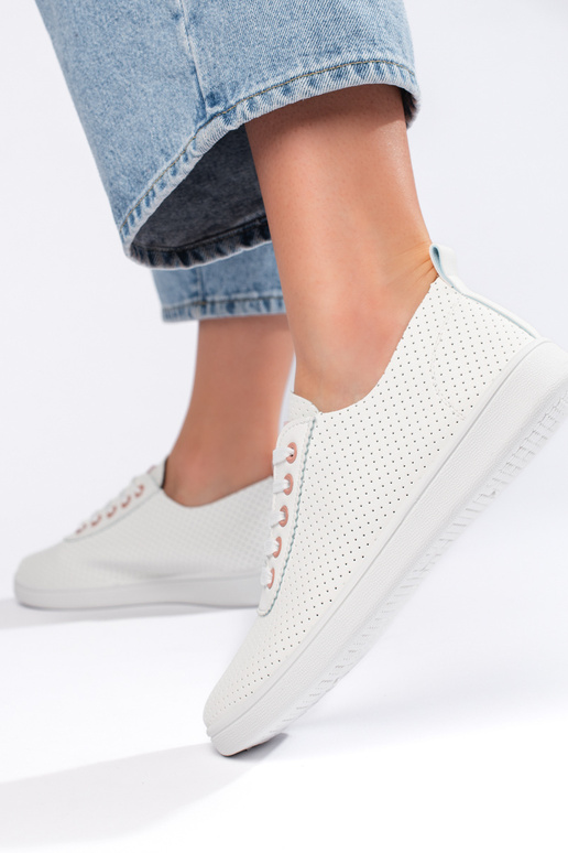 Die Schuhe sind weiß