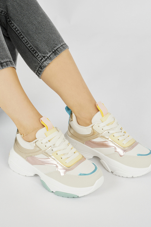 Sportlicher Damenschuh mit dicker Sohle Sportlicher Damenschuh mit dicker Sohle