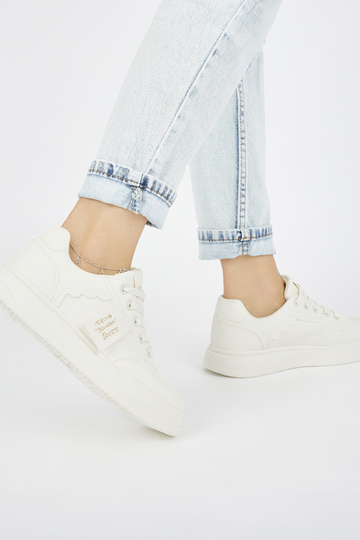 beige Sneakers Modellschuhe 2