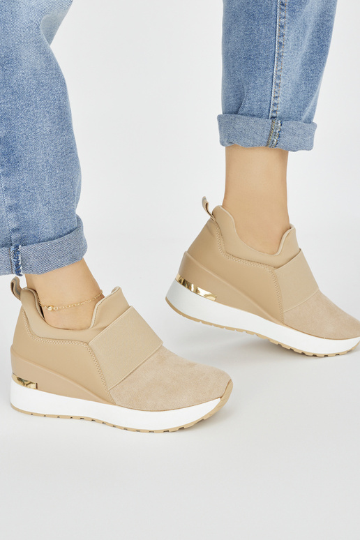 Braune Wildleder-Sneaker-Modellschuhe... Braune Wildleder-Sneaker-Modellschuhe...