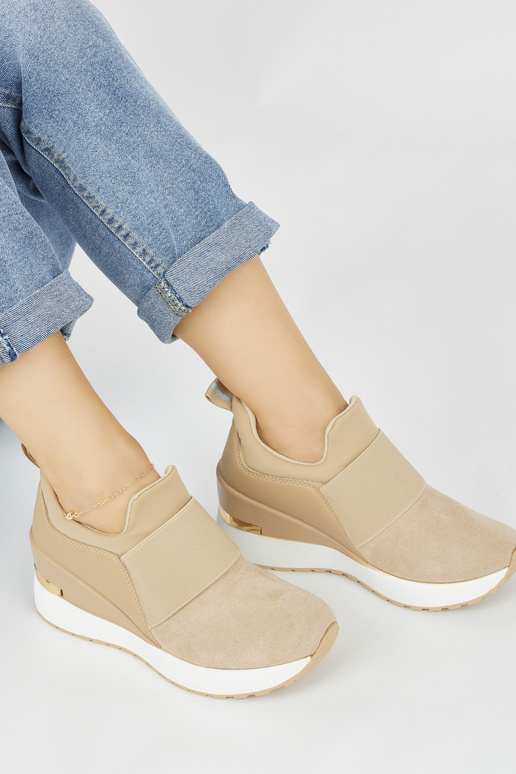 Braune Wildleder-Sneaker-Modellschuhe... Braune Wildleder-Sneaker-Modellschuhe...