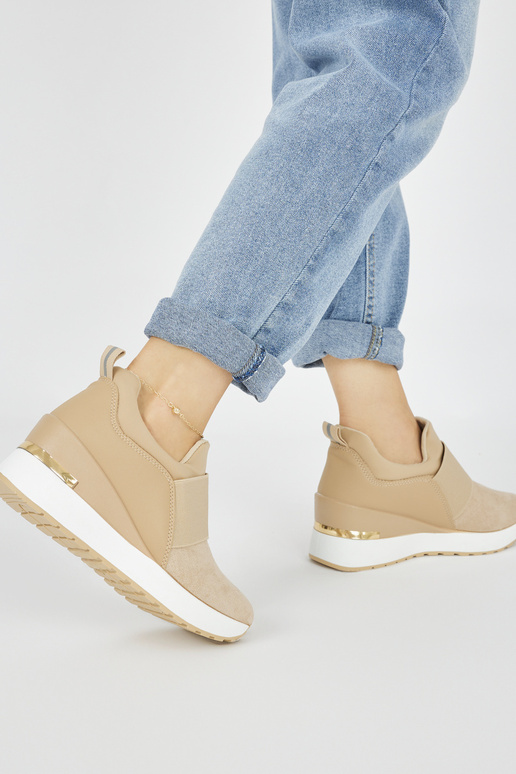 Braune Wildleder-Sneaker-Modellschuhe... Braune Wildleder-Sneaker-Modellschuhe...