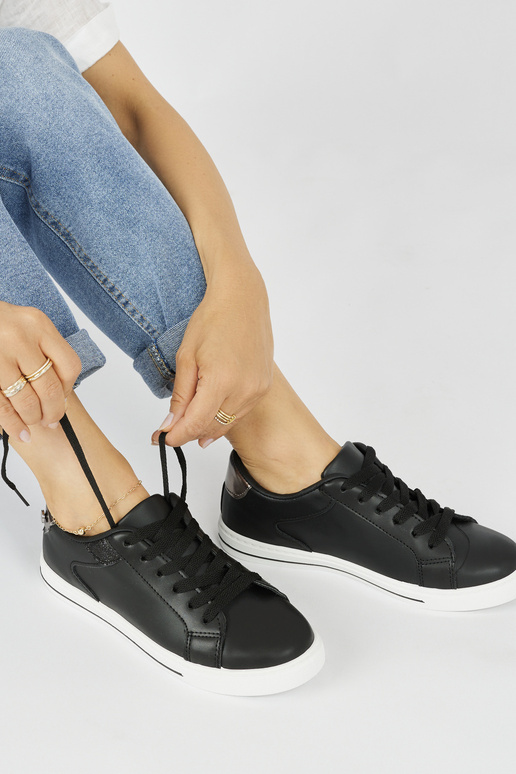 Klassisches Damen-Sportschuhmodell in... Klassisches Damen-Sportschuhmodell in...