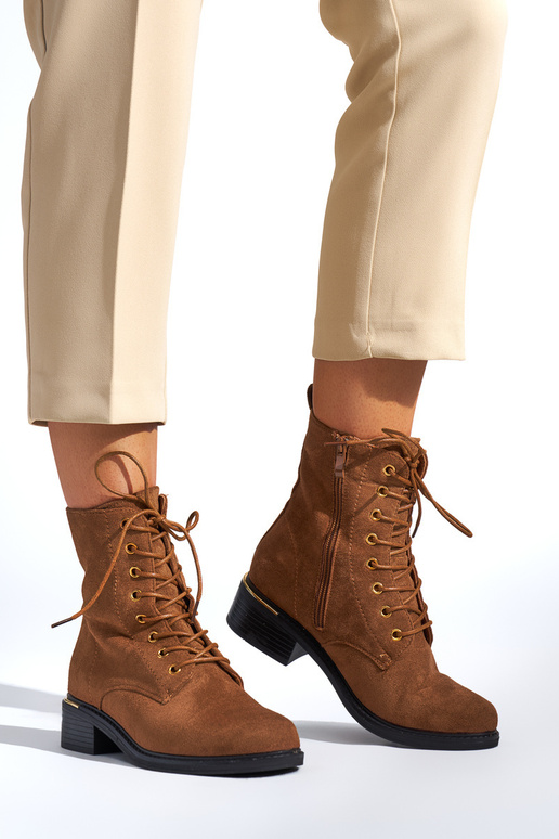 braune Damenschuhe mit niedrigem... braune Damenschuhe mit niedrigem...