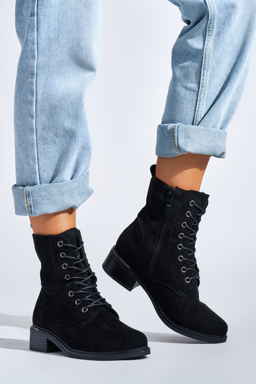 schwarze Damenschuhe mit niedrigem... schwarze Damenschuhe mit niedrigem...