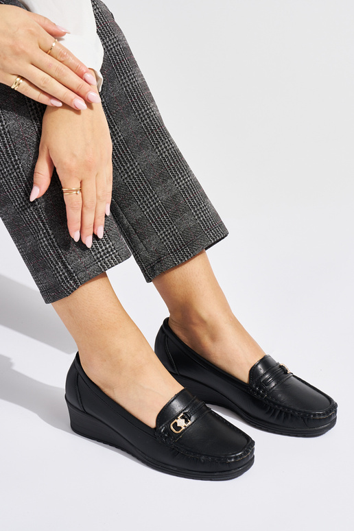 schwarze Damenmokassins mit Schnallen