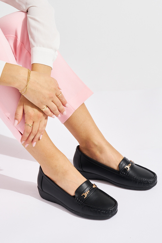 schwarze Damenmokassins ze zdobieniem