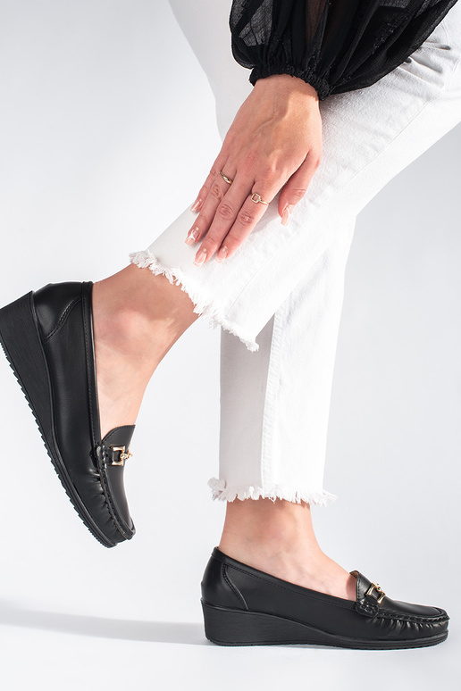 schwarze Damenmokassins mit Schnallen