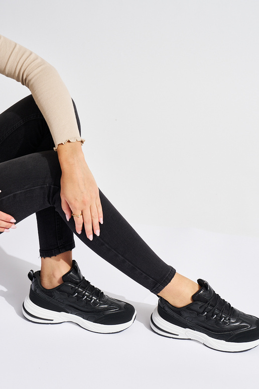 schwarze Damen-Sportschuhe mit dicker... schwarze Damen-Sportschuhe mit dicker...