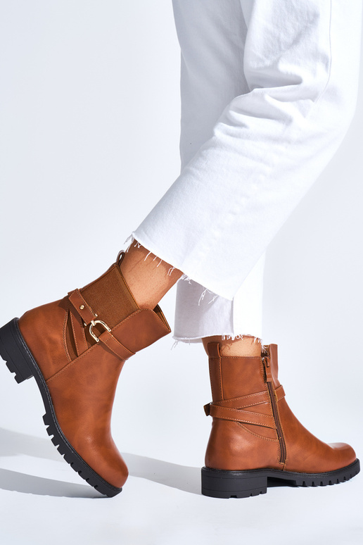 braune Damenschuhe mit dekorativer... braune Damenschuhe mit dekorativer...