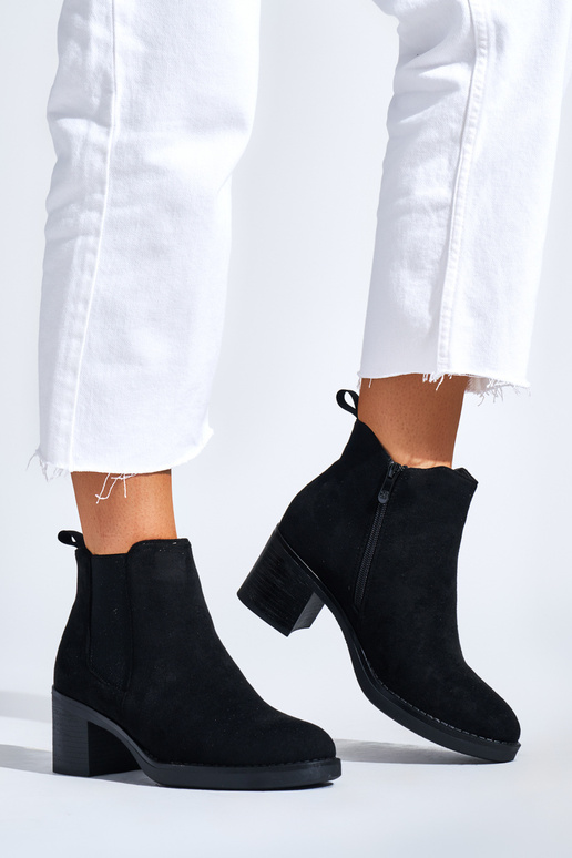 schwarze klassische Damenschuhe mit... schwarze klassische Damenschuhe mit...