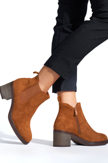 braune klassische Stiefel 2